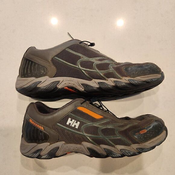 Helly Hansen mens sneaker. Size 9. - Picture 2 of 6